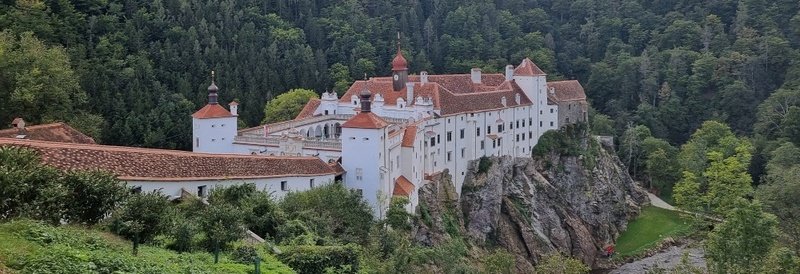 NOVINARJI V ŽIVALSKEM PARKU HERBERSTEIN
